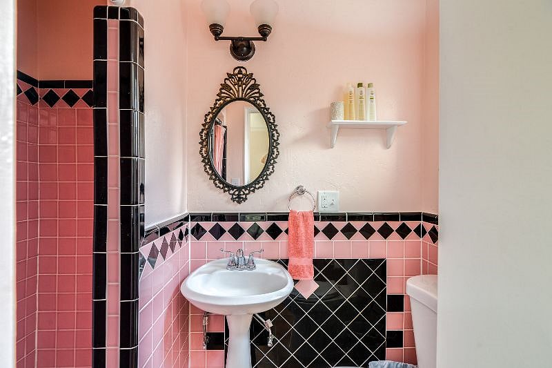 Fun retro bathroom!