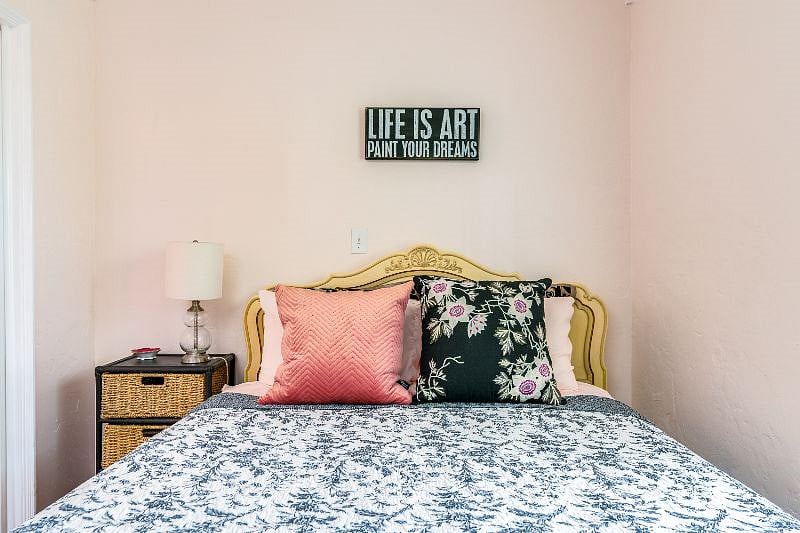 The pink and black bedroom! Fun jazz pics and a queen-size bed!