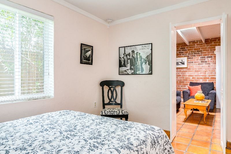 The pink and black bedroom! Fun jazz pics and a queen-size bed!