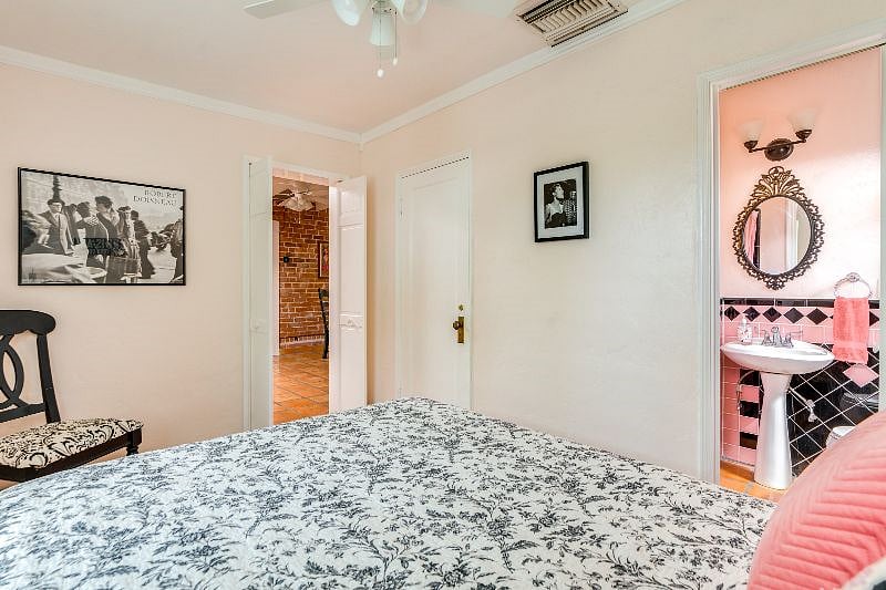 The pink and black bedroom! Fun jazz pics and a queen-size bed!