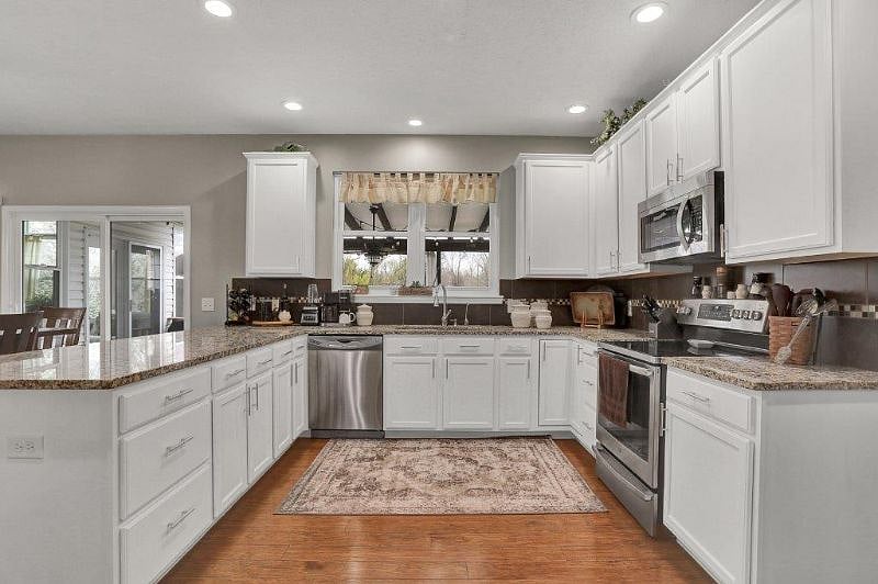 Furnished Finder property 368192_4 photo 17