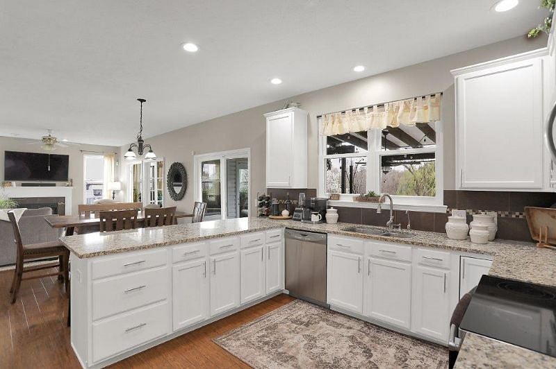 Furnished Finder property 368192_4 photo 18
