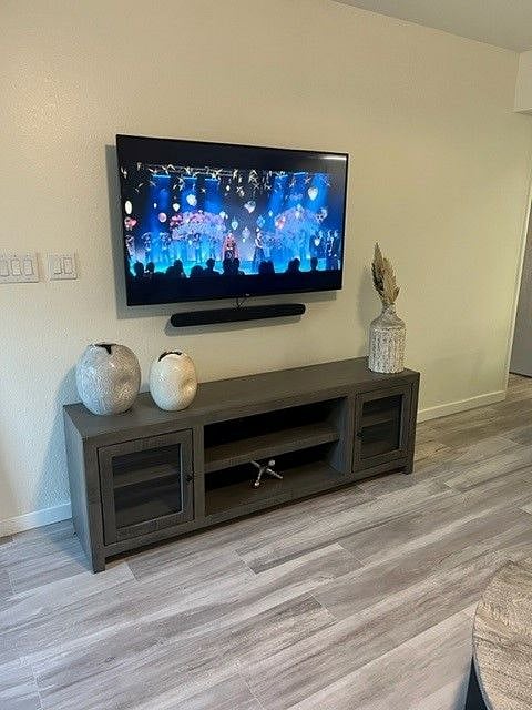 Entertainment center