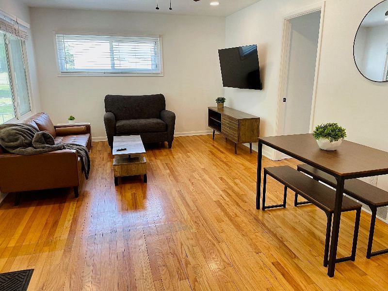 Furnished Finder property 368479_2 photo 9