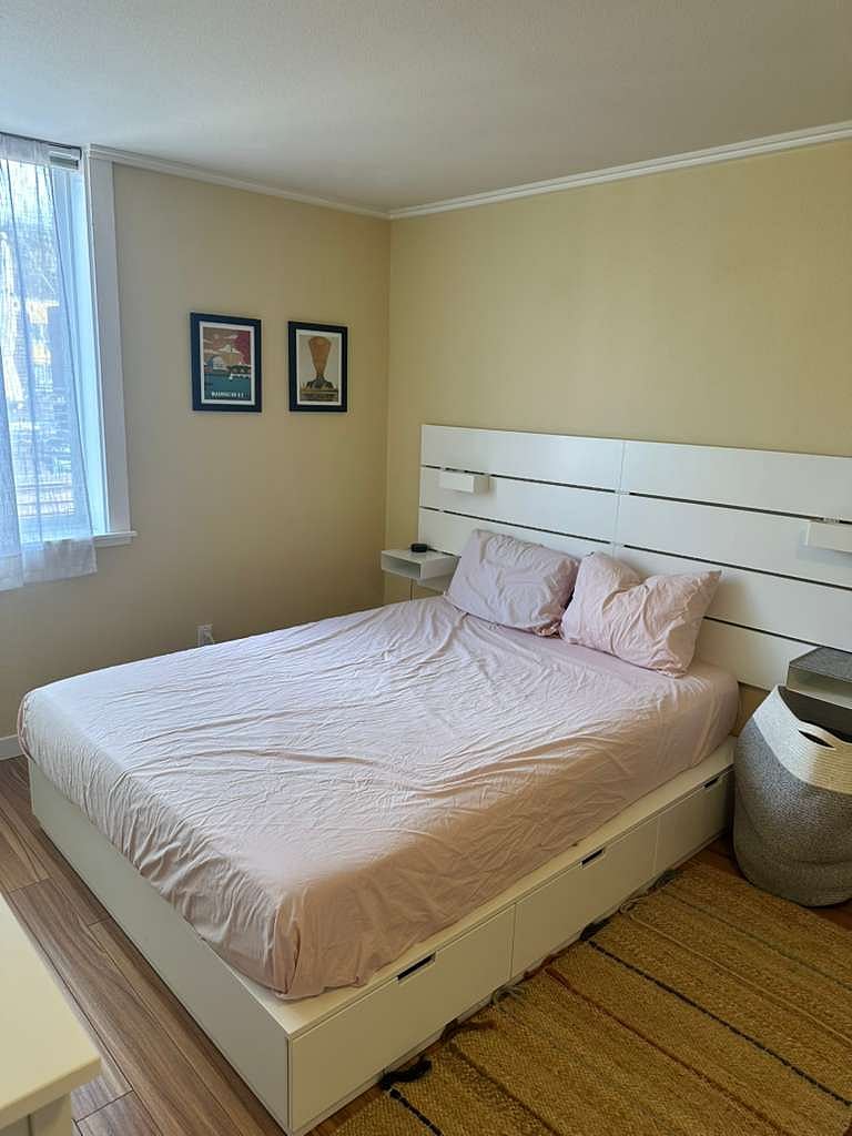 Main bedroom -- Queen Size Leesa mattress (duvet included)