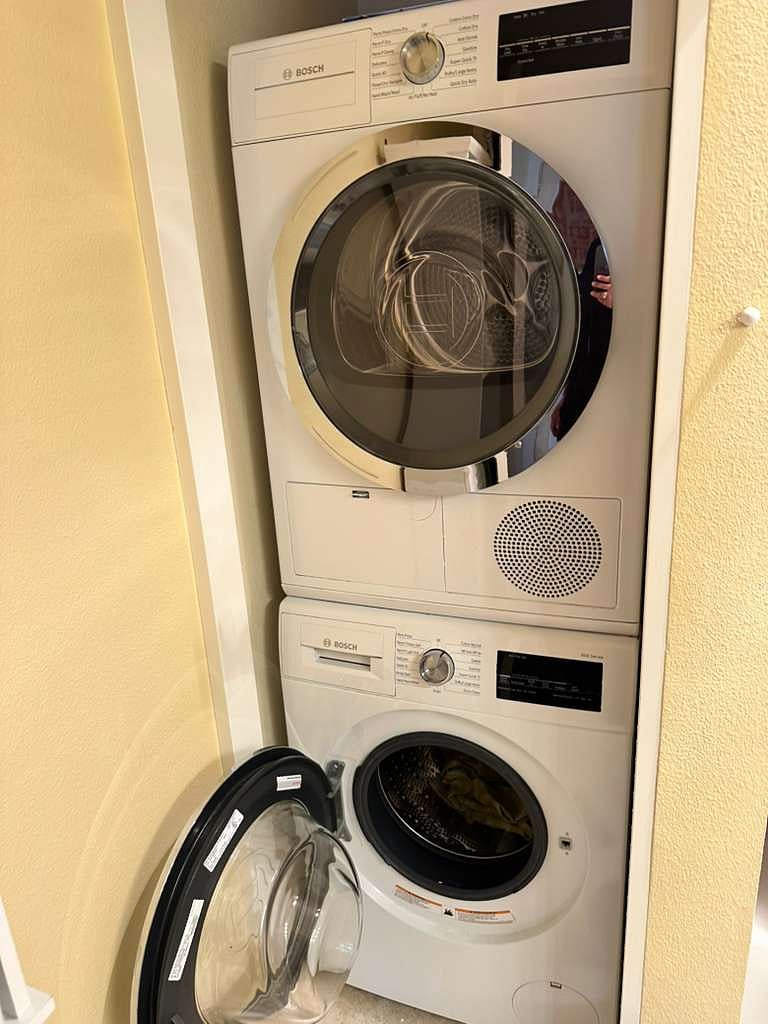 Washer/Dryer in Guest Bath