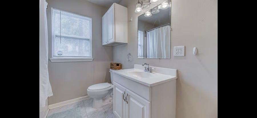 Downstairs unit bathroom
