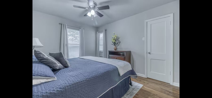 Downstairs king size bed