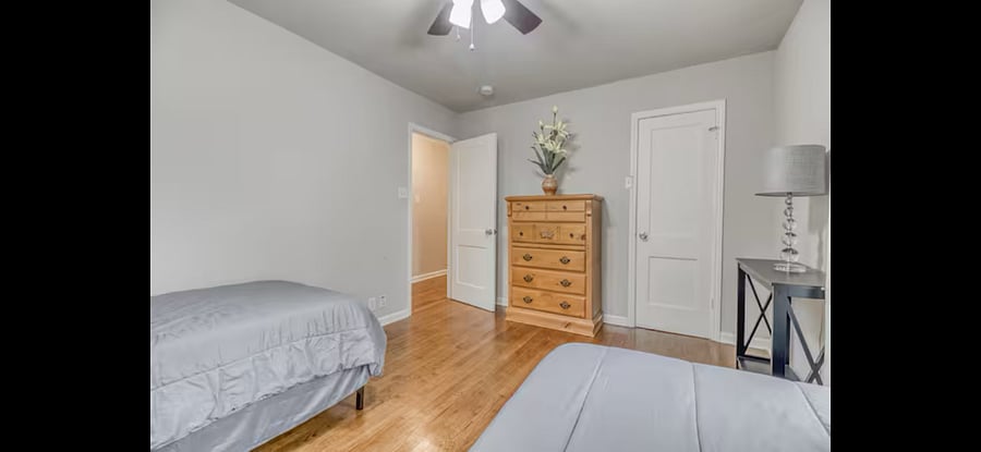 Downstairs twin bedroom