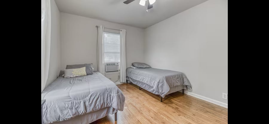 Downstairs twin bedroom