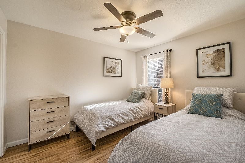 Two twin guest room with premium sheets, bedding, and mattresses.