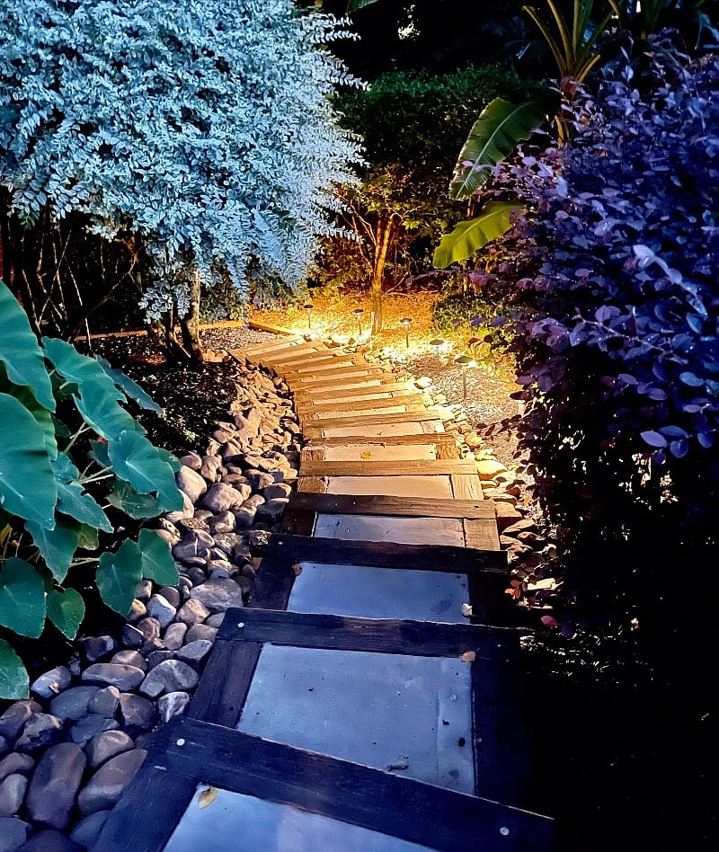 A second path to access the apartment.