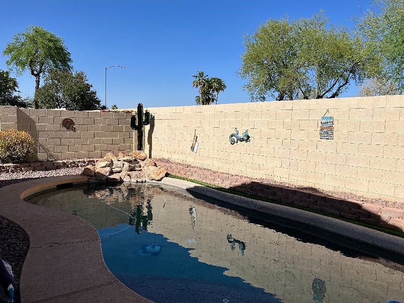Pool has plenty of sun AND shade!
