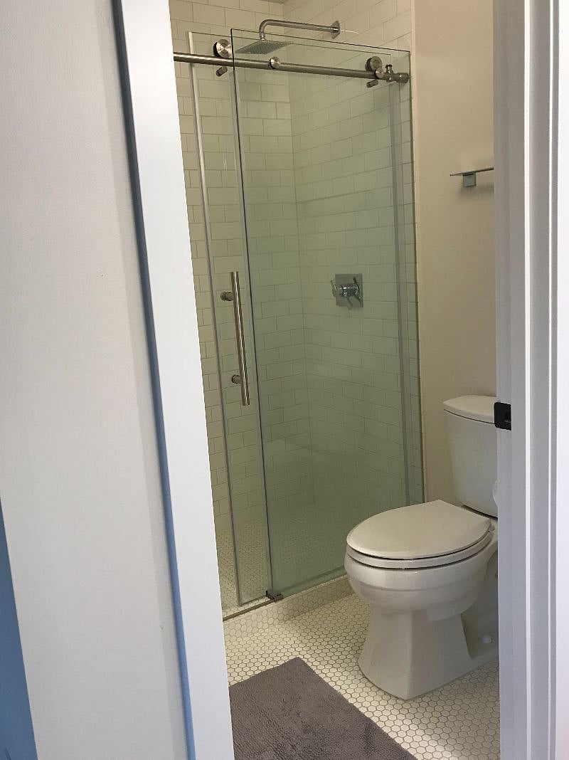 Bathroom Toilet & Shower