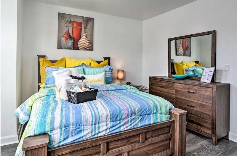 MASTER BEDROOM (FRONT) $1300/Month