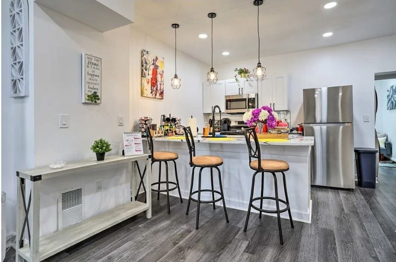 ISLAND STYLE FULL KITCHEN