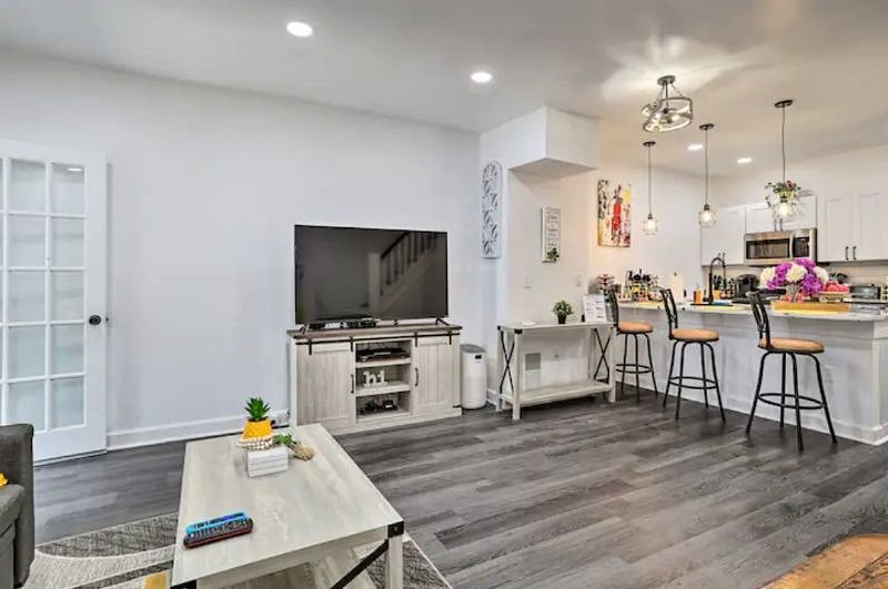 LIVING ROOM/KITCHEN COMBO OPEN FLOOR PLAN
