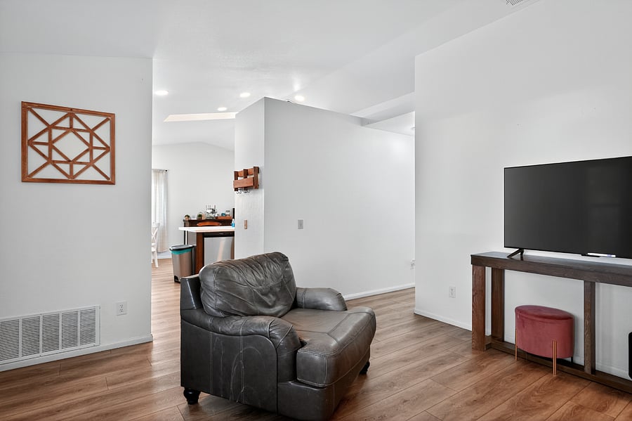 Furnished Finder property 369369_1 photo 11