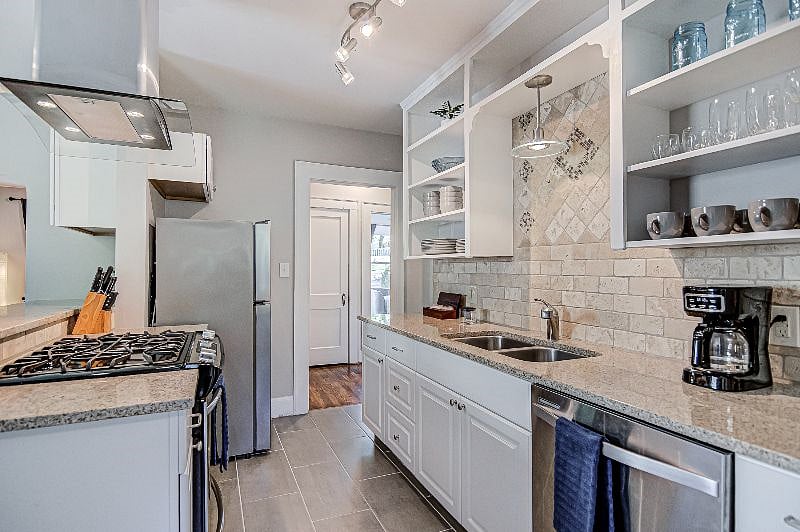 Kitchen | 11.6 cu ft refrigerator, gas range and dishwasher