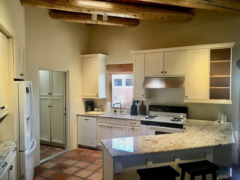 Furnished Finder property 369729_1 photo 3