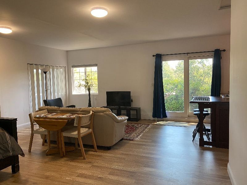 Furnished Finder property 369859_1 photo 3