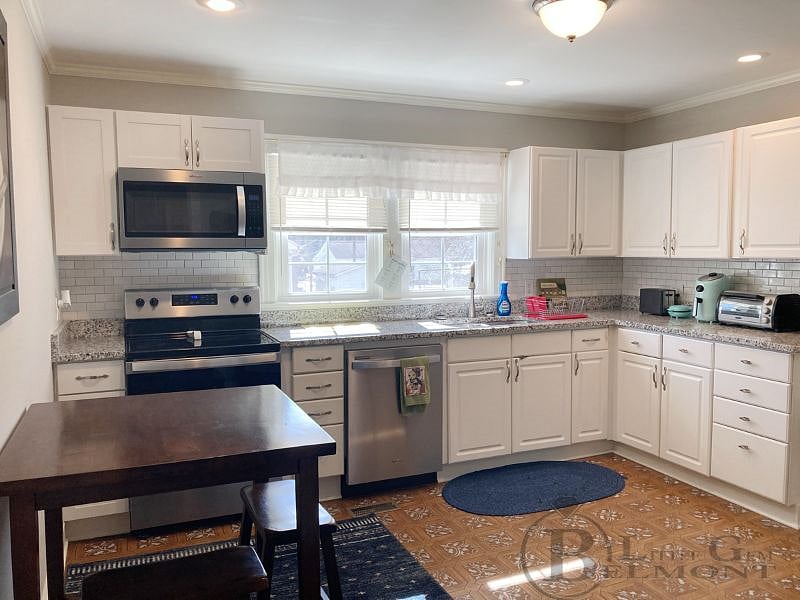 Brightly lit up during the daytime with the south facing sunlight. At night, recessed lighting makes the kitchen bright.