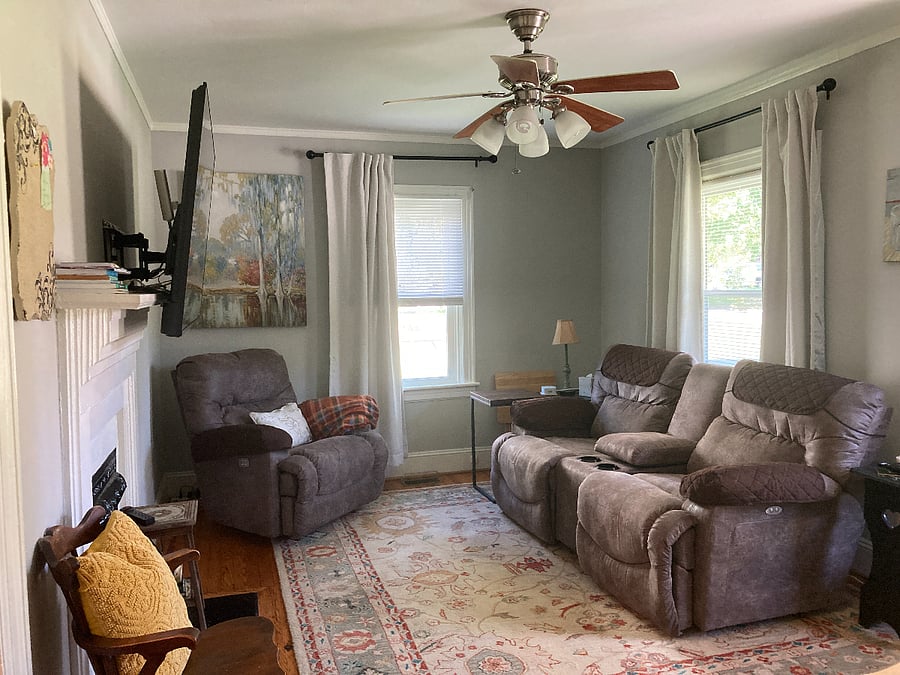 Living room has a ceiling fan