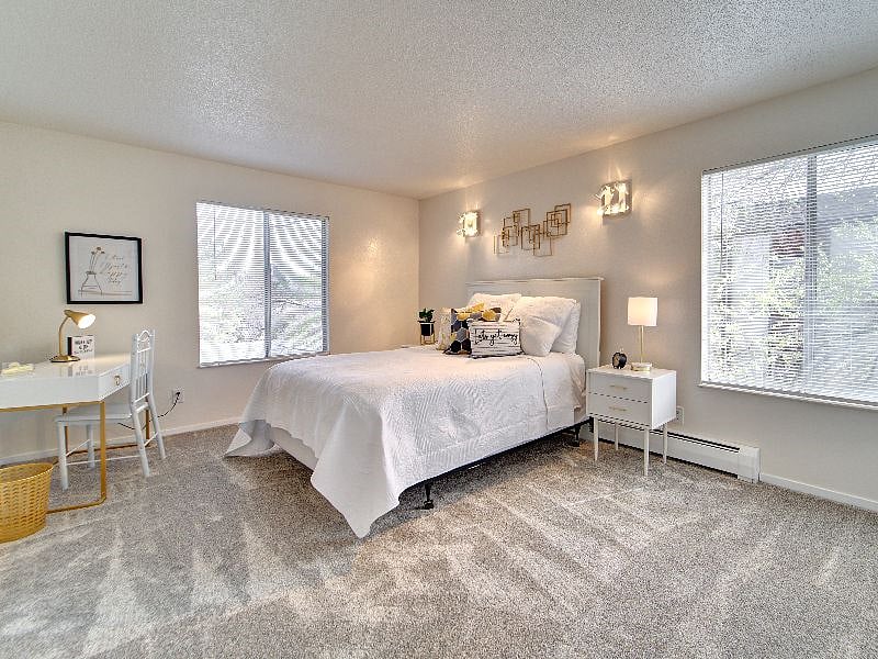 Spacious Master Bedroom with Queen Size Bed