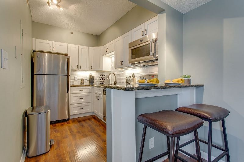 Eat in kitchen