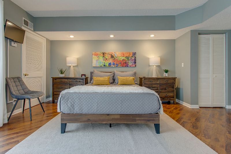 Spacious queen bed with two large dressers