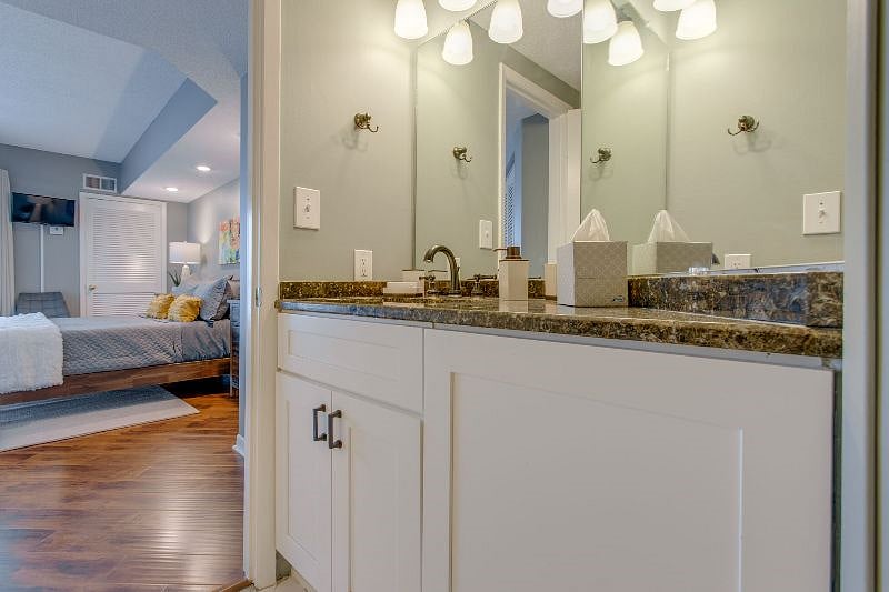 Nice sized ensuite bathroom