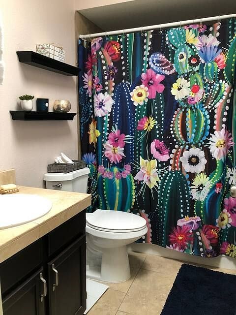 Hallway bath with tub