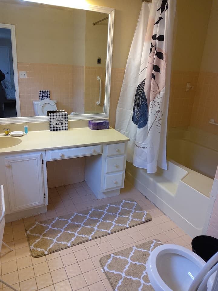 Master bathroom 