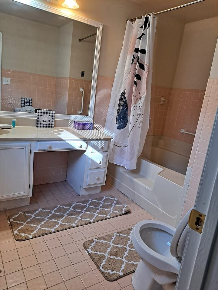 Master bathroom 