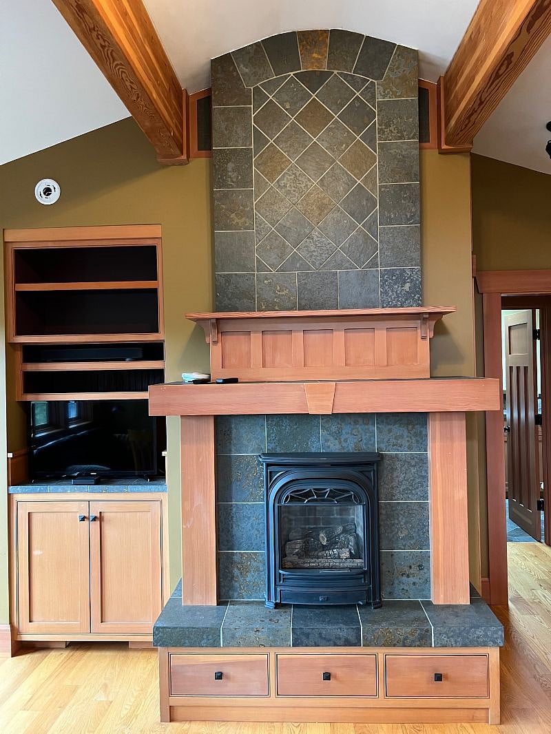 Gas fireplace (w/remote) along with TV with cable service.