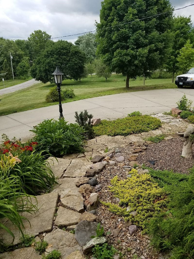 Front sidewalk to front door