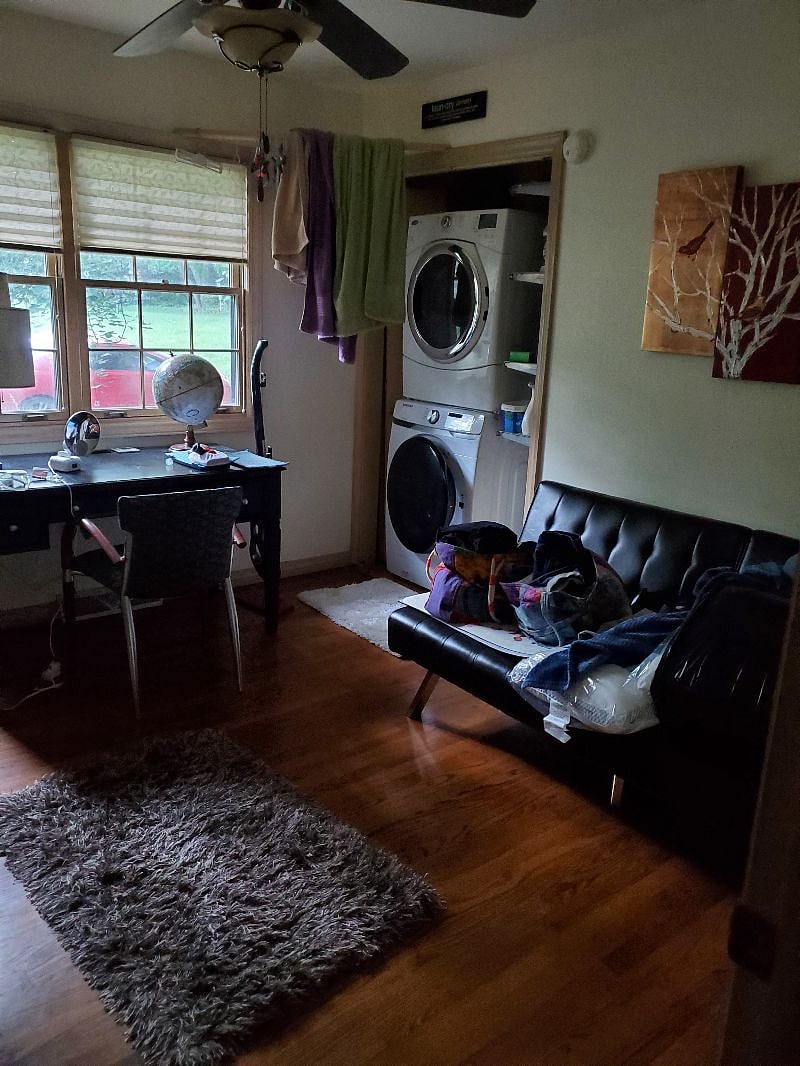Laundry room/ Desk