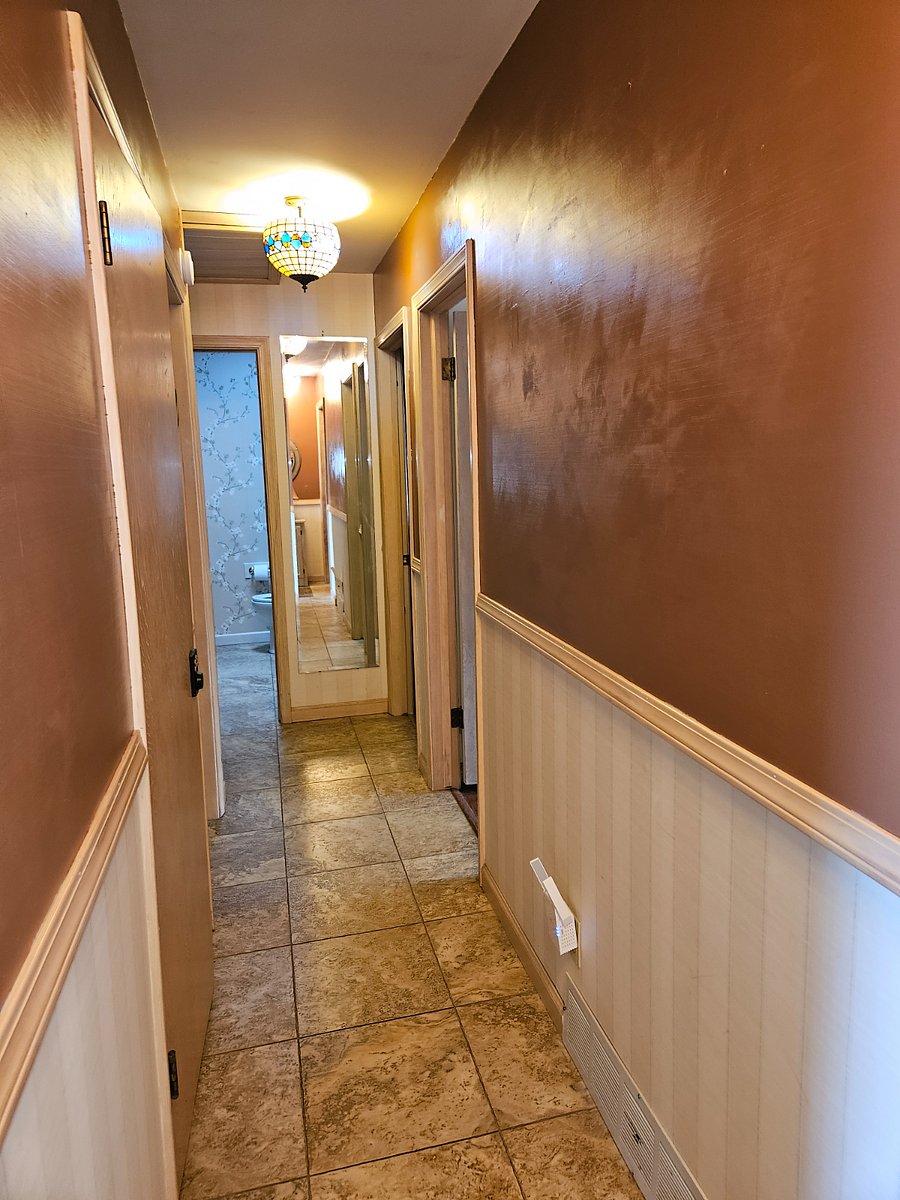Hallway to bedrooms and full bath