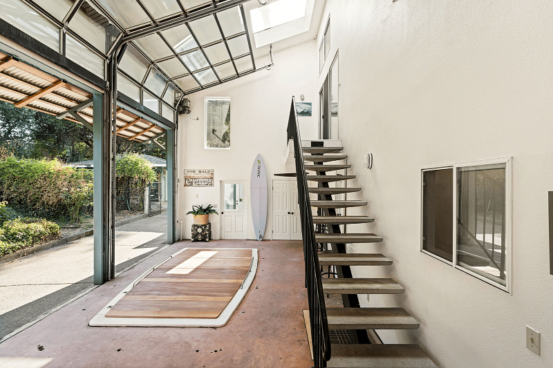 Entryway stairs