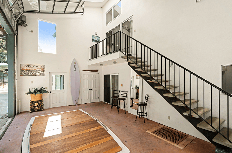 Entryway stairs