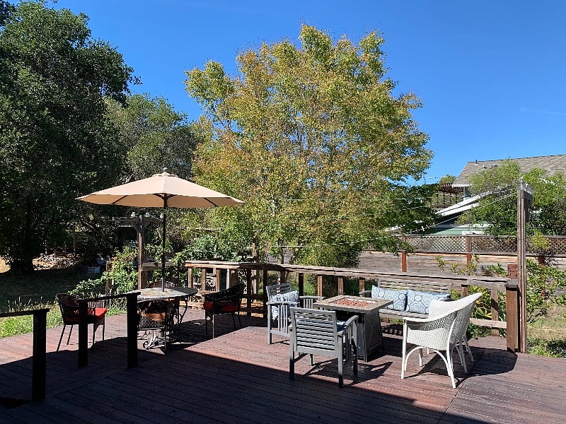 Outdoor table & Firepit