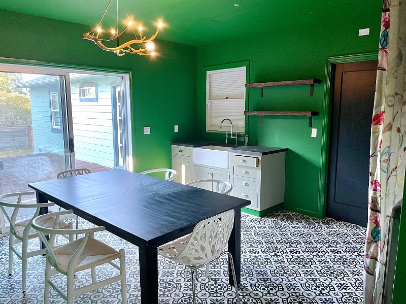 Community Dining Green Room