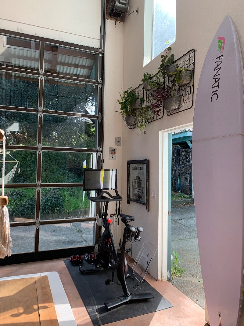 Access to peloton included, as well as peloton membership classes in unit via smart TV