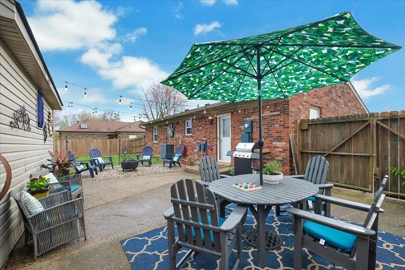 Outdoor area with gas grill