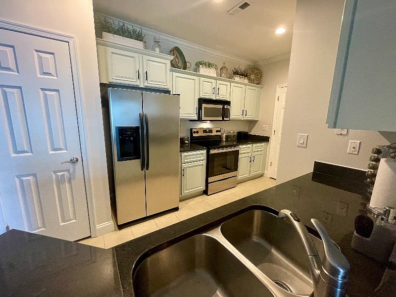 Full Kitchen and Pantry
