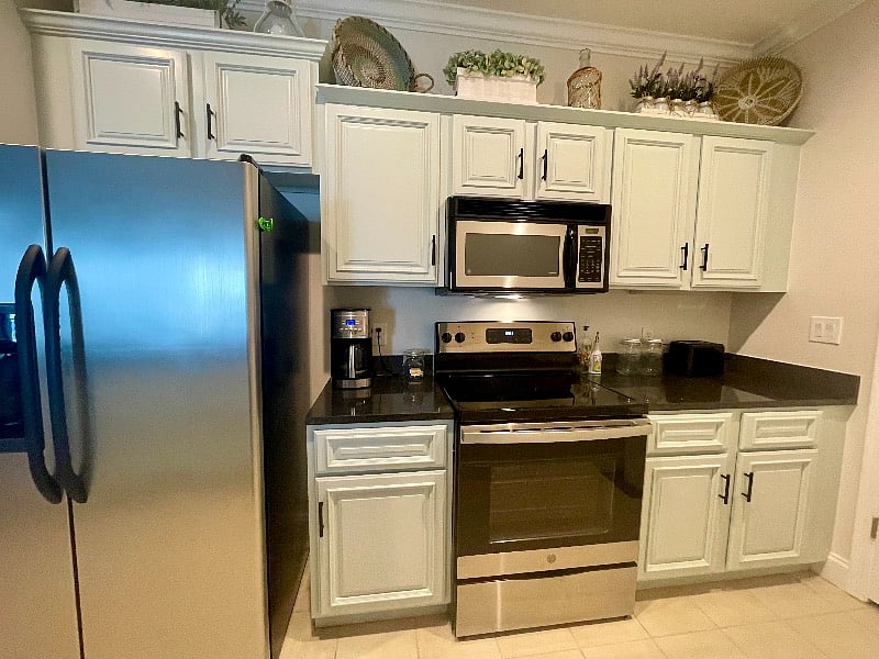 Full Kitchen and Pantry