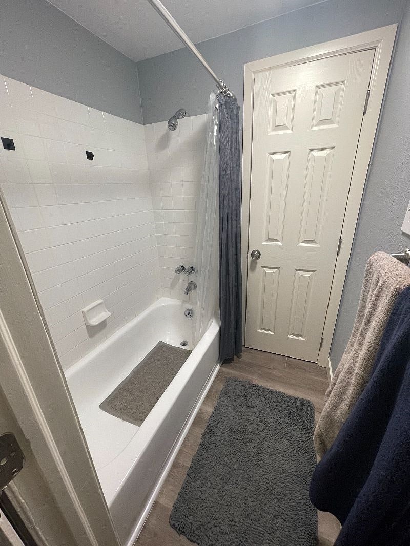 Shared (Jack and Jill) shower