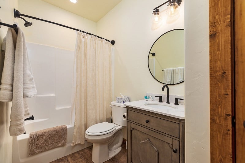Tub/shower in bathroom 