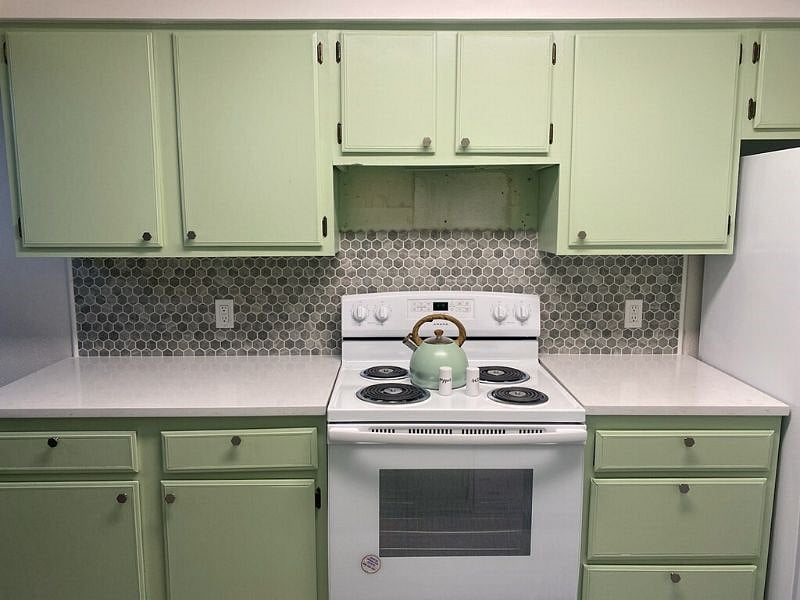 Fully-functional kitchen with new countertops. It's great whether you love to cook, or if you're just here for coffee.