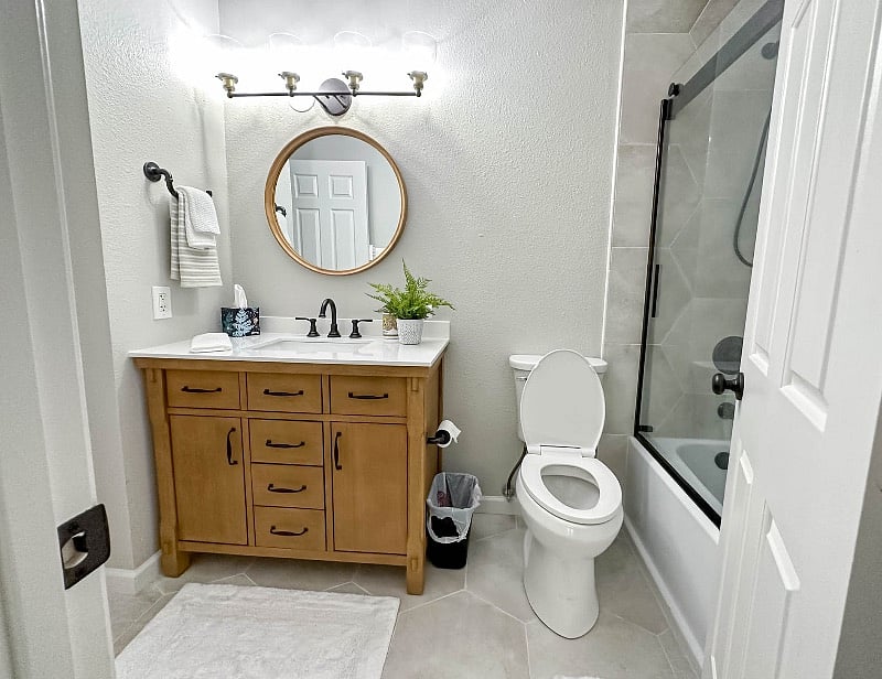 Spacious Bathroom En-suite Bedroom #2 Also Has Hallway Access
